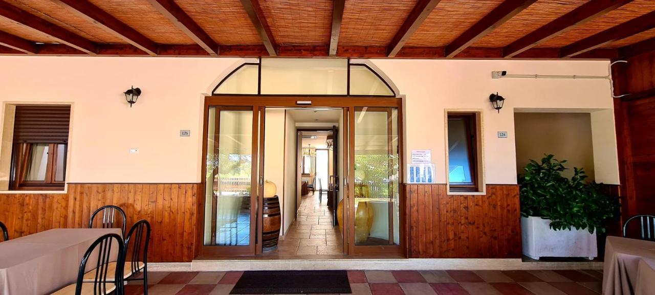 Bed And Breakfast La Terrazza Чистернино Екстериор снимка